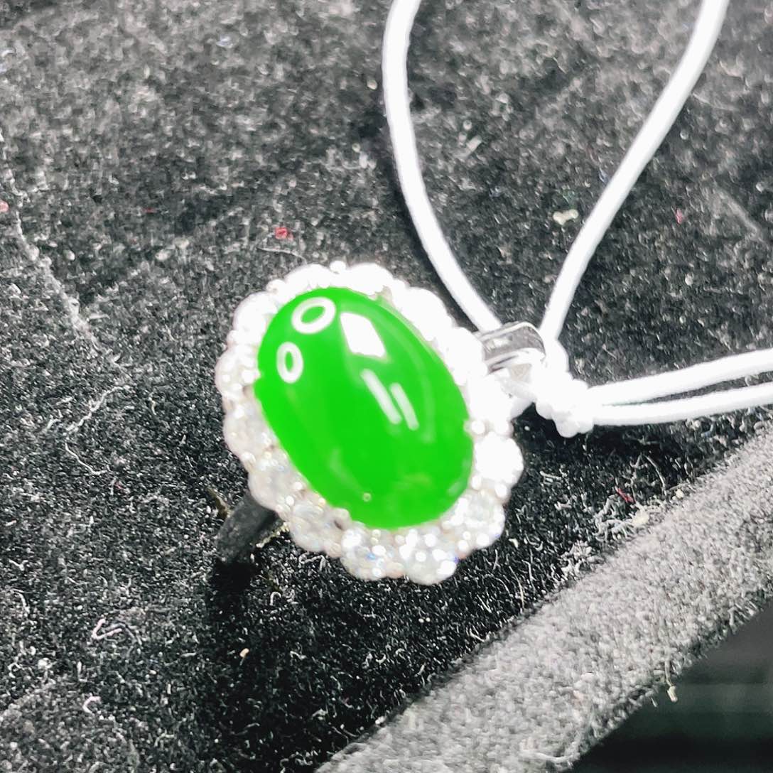 誉***铮翡翠未镶嵌颈饰44