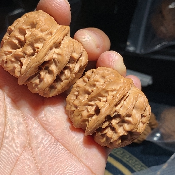 【闪购商品】文玩核桃吊坠R****.方块