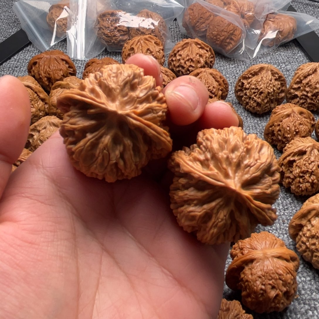 文玩核桃吊坠苹果园