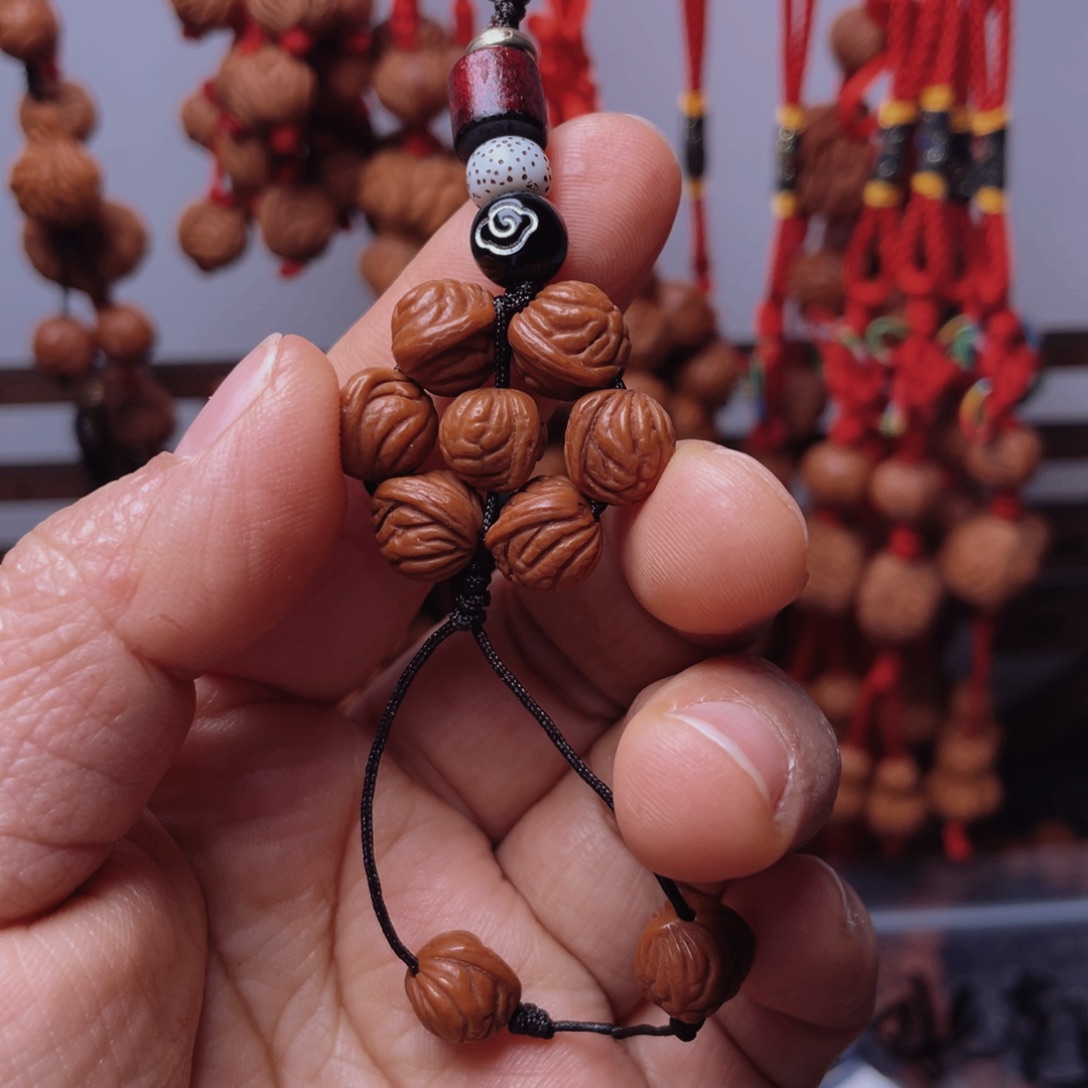 木质类龙纹桃枭挂件