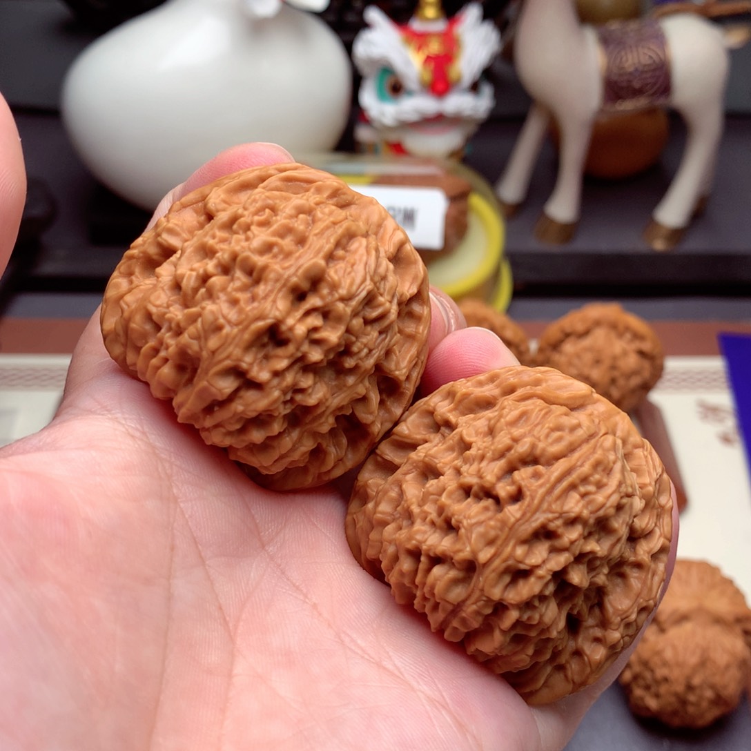 文玩核桃把件南疆石全品满肉  1号