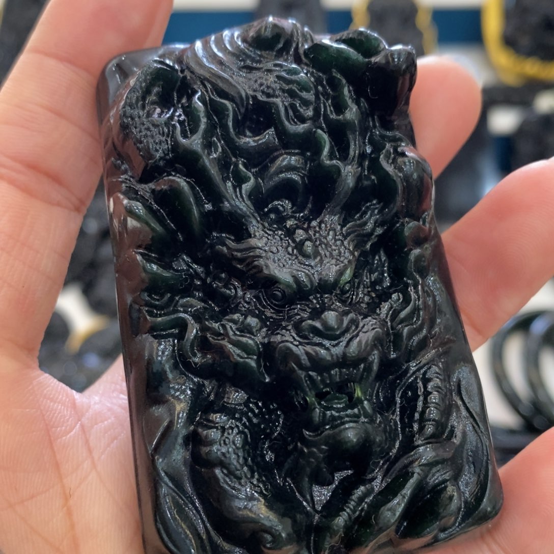 卿***玄蛇纹石玉未镶嵌吊坠