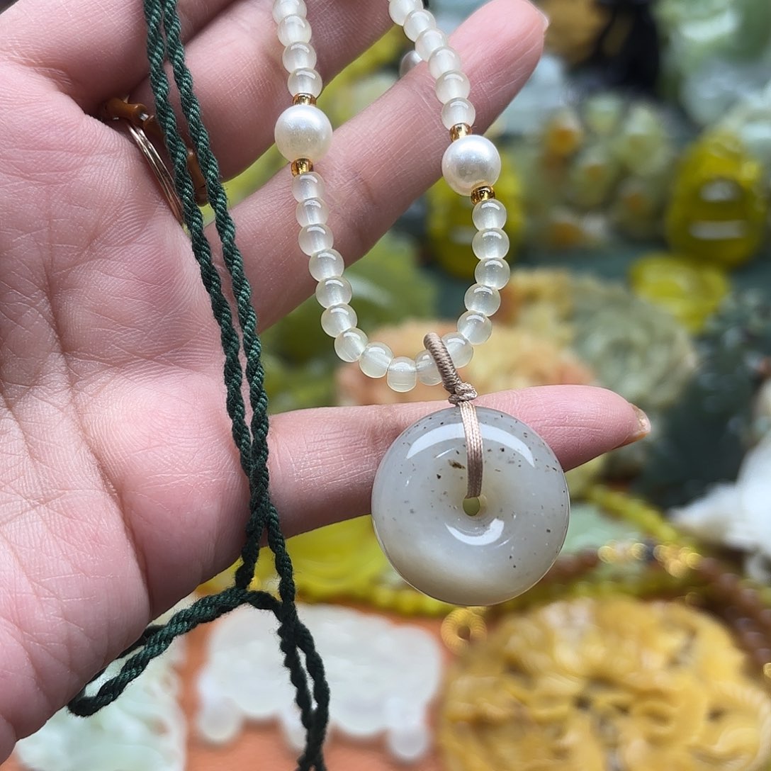 蛇纹石玉未镶嵌吊坠