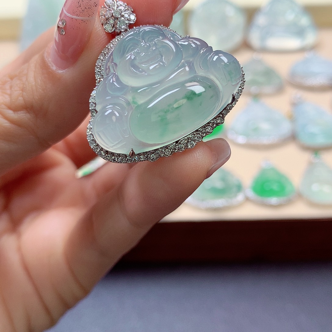 翡翠颈饰18K金镶嵌入**河翡翠