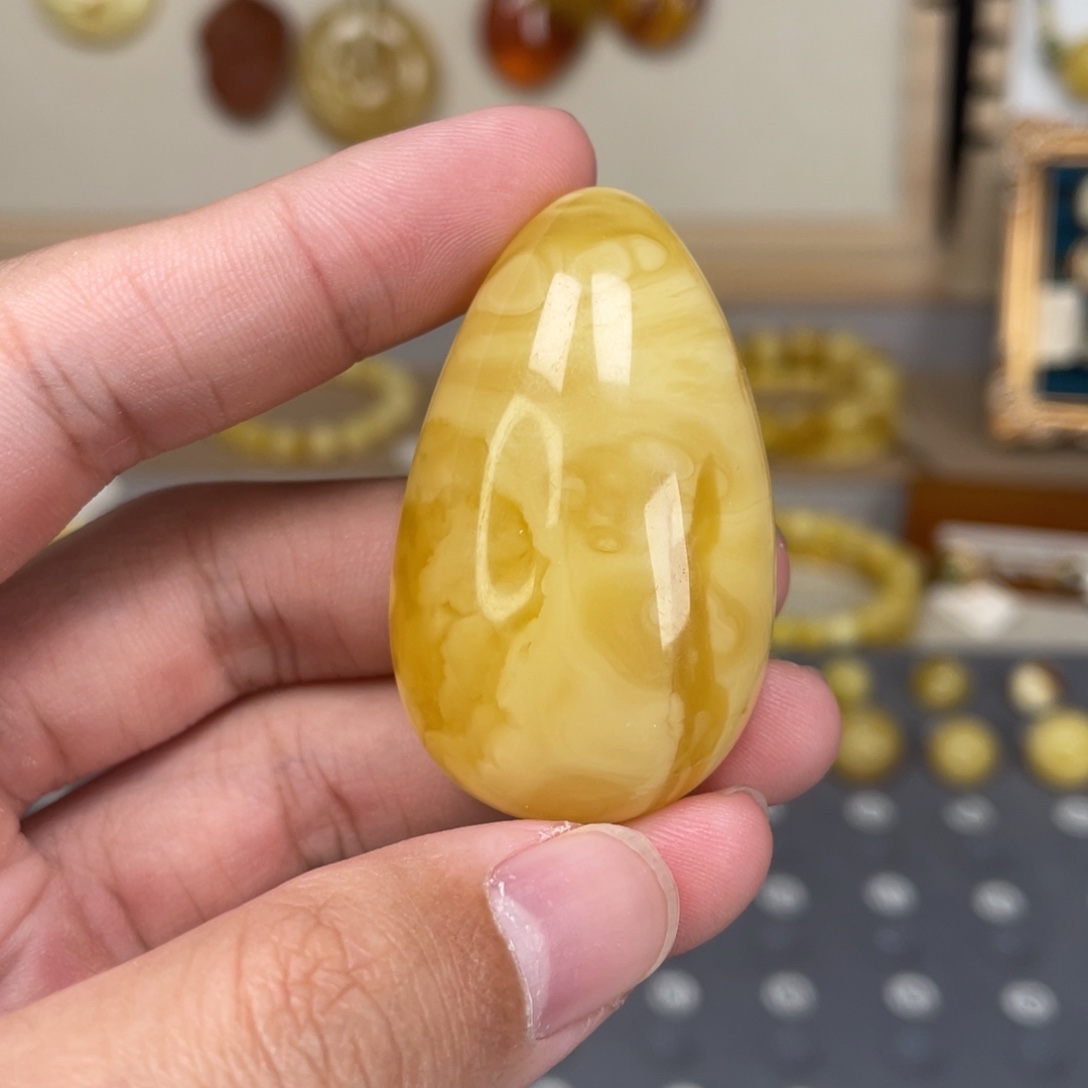 琥珀未镶嵌裸石111号