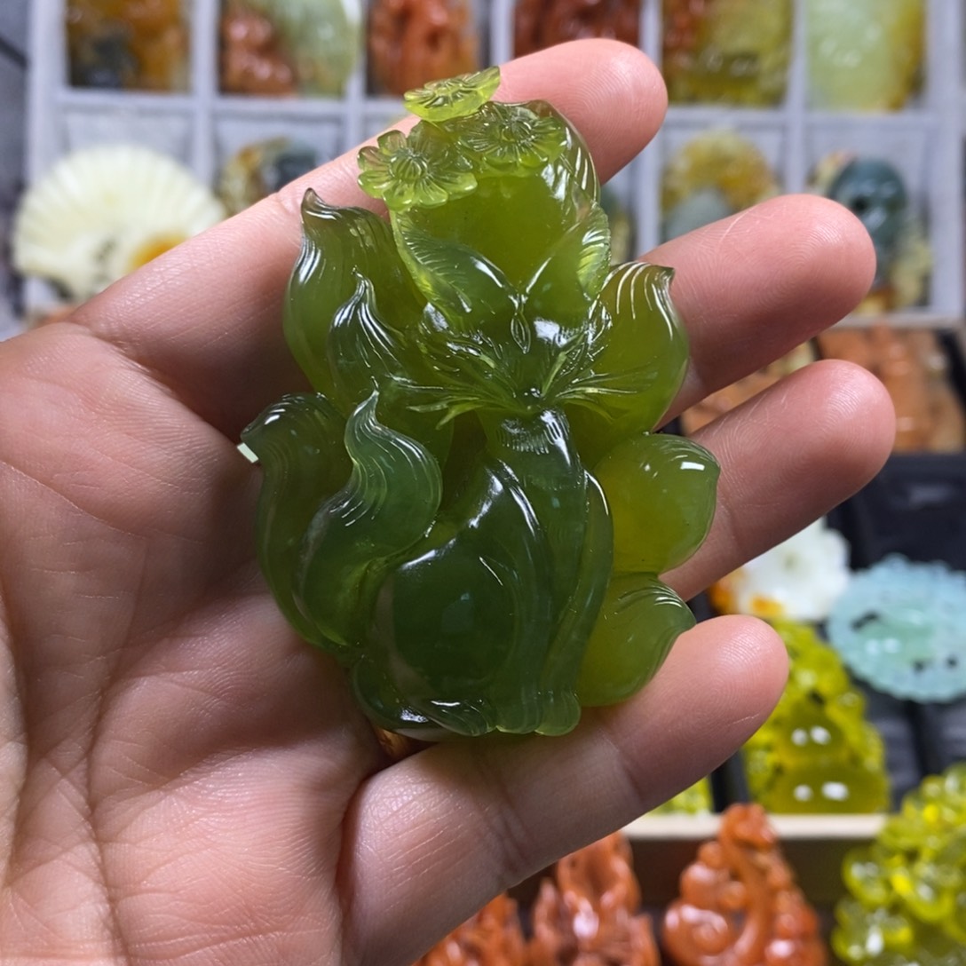 合金蛇纹石玉颈饰茶