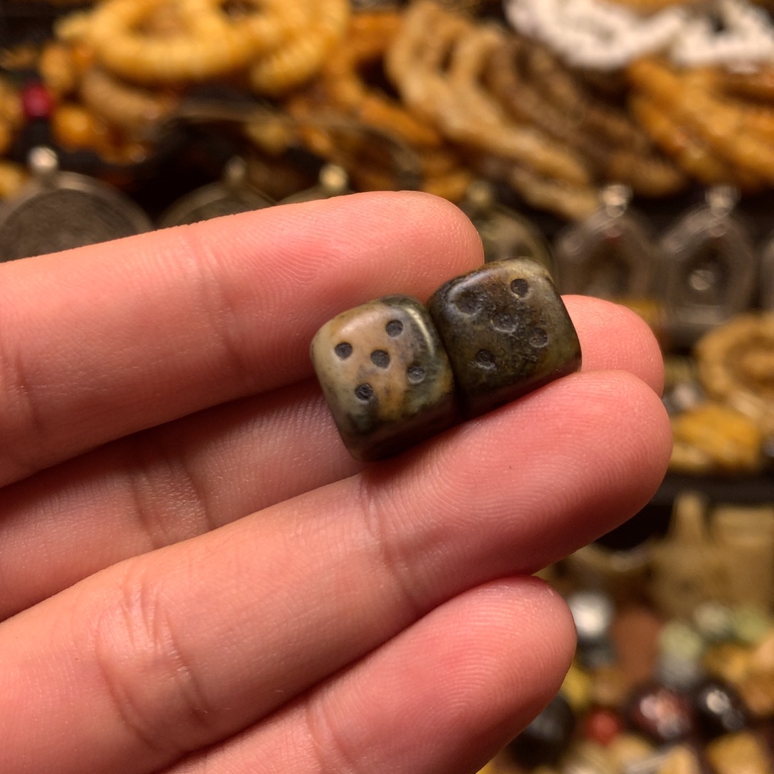 泥塑娘啦擦擦骰子