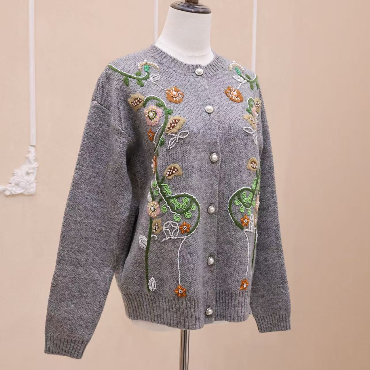 【晨老板】~ ceilina【繁花协奏】时尚刺绣圆领长袖针织开衫79257037