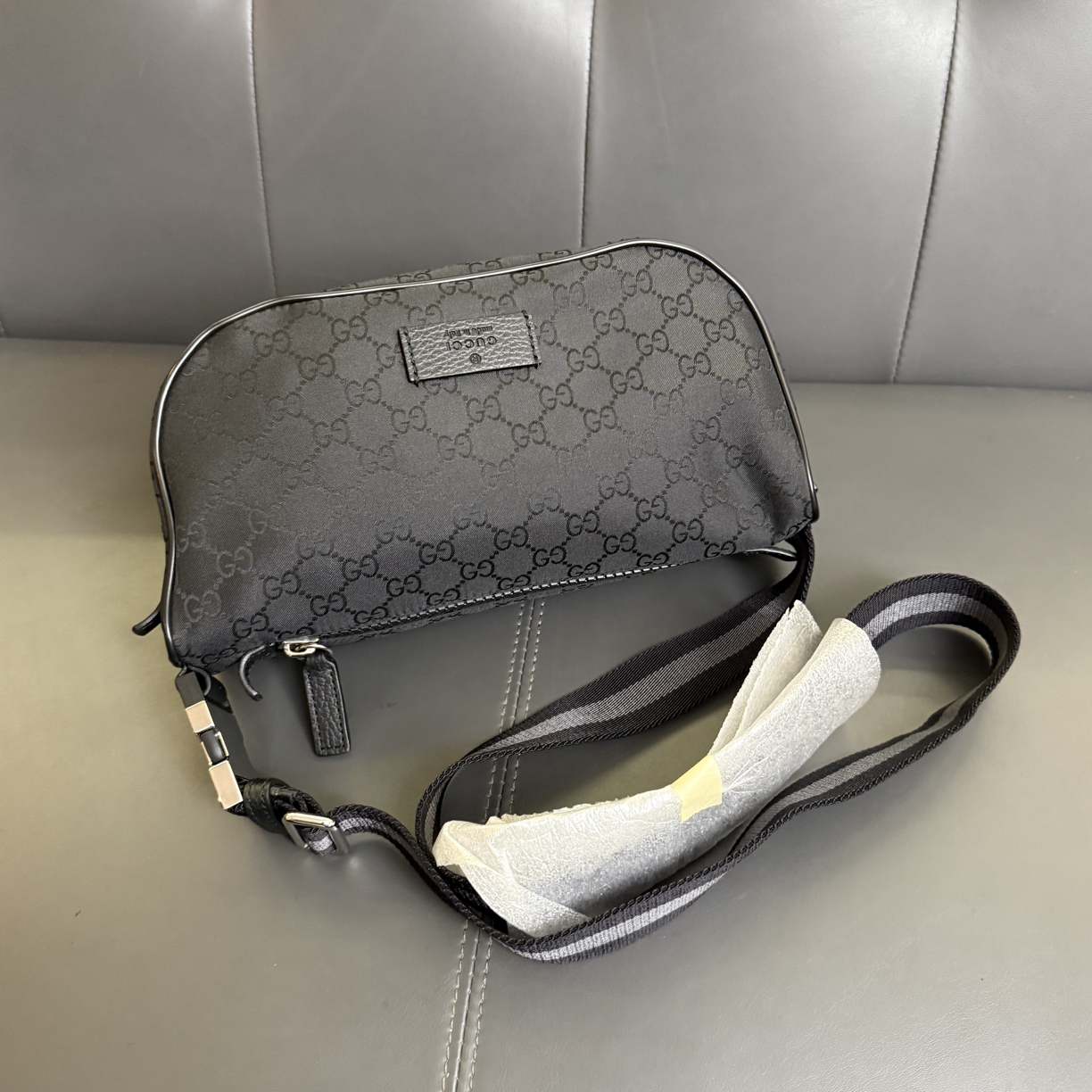 未使用 GUCCI/古驰 古驰黑老花男款胸包斜挎包
