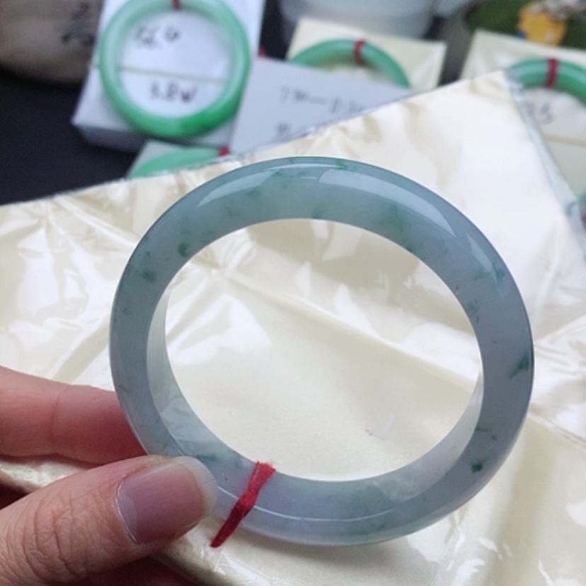 【闪购商品】翡翠手镯未镶嵌            正圈57冰飘蓝花