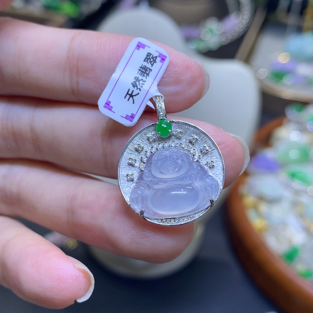 颈饰18K金镶嵌翡翠