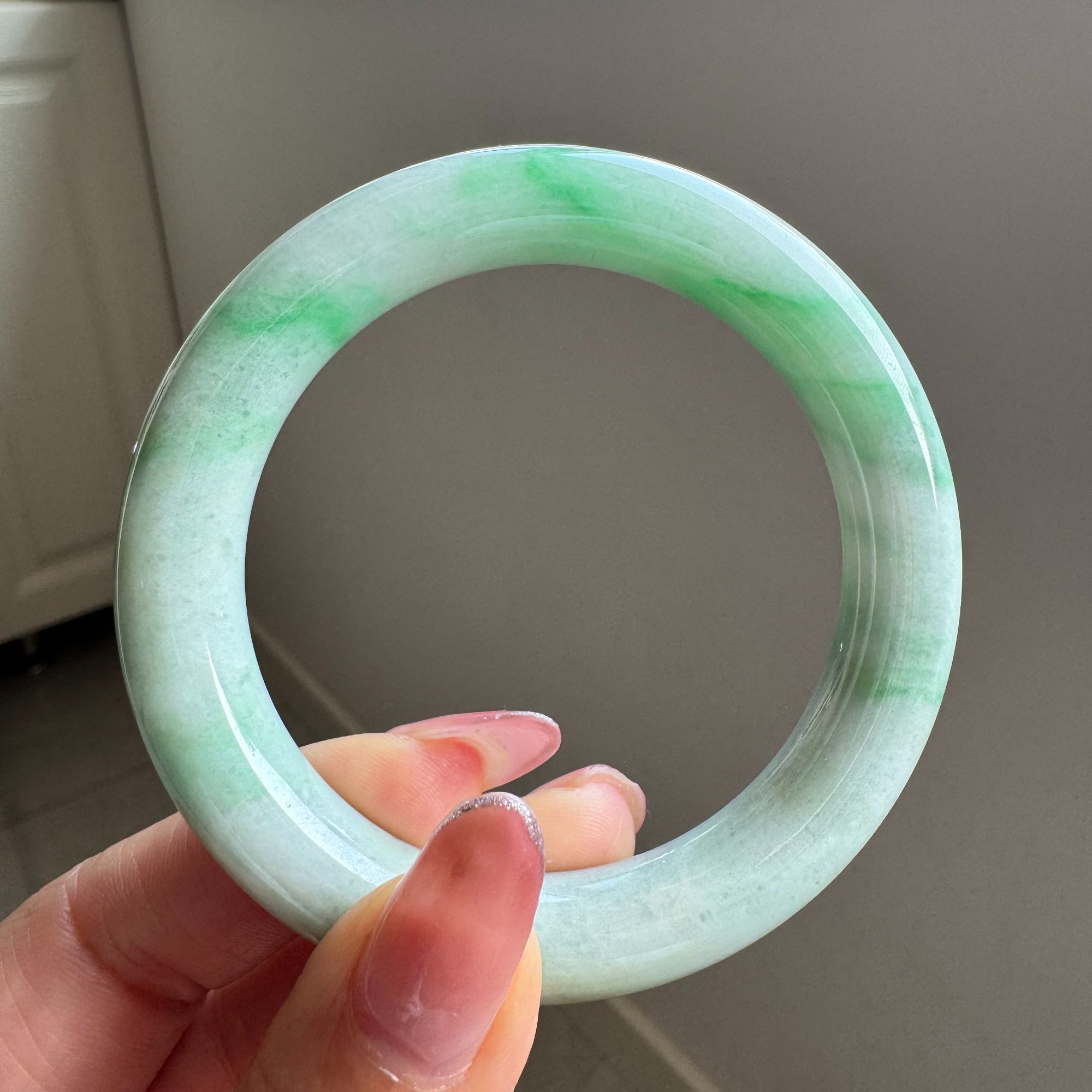 56圈口阳绿白底青胖圆条翡翠手镯老坑老料缅甸A货翡翠送证书D720