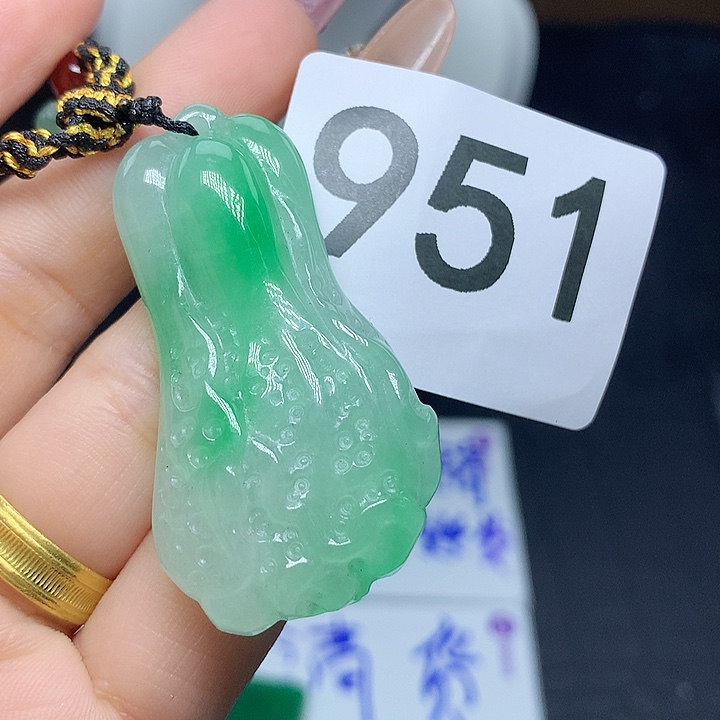 翡翠吊坠(赠链)未镶嵌