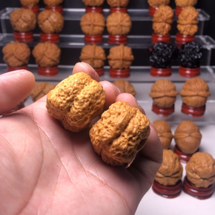 文玩核桃把件11开背蟾