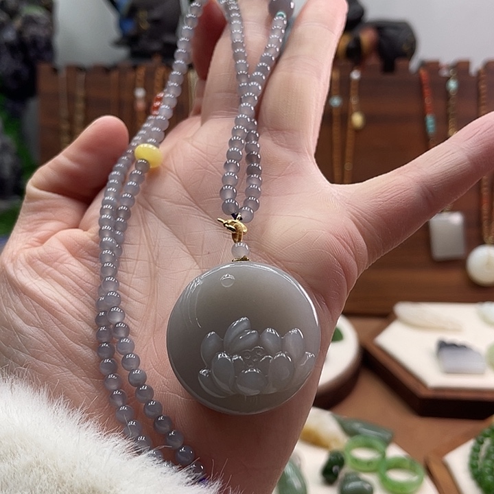 颈饰未镶嵌和田玉