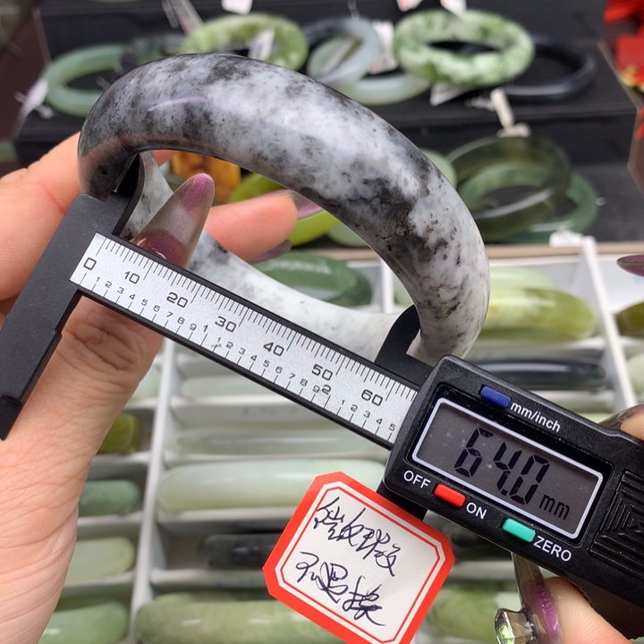 蛇纹石玉手镯未镶嵌680