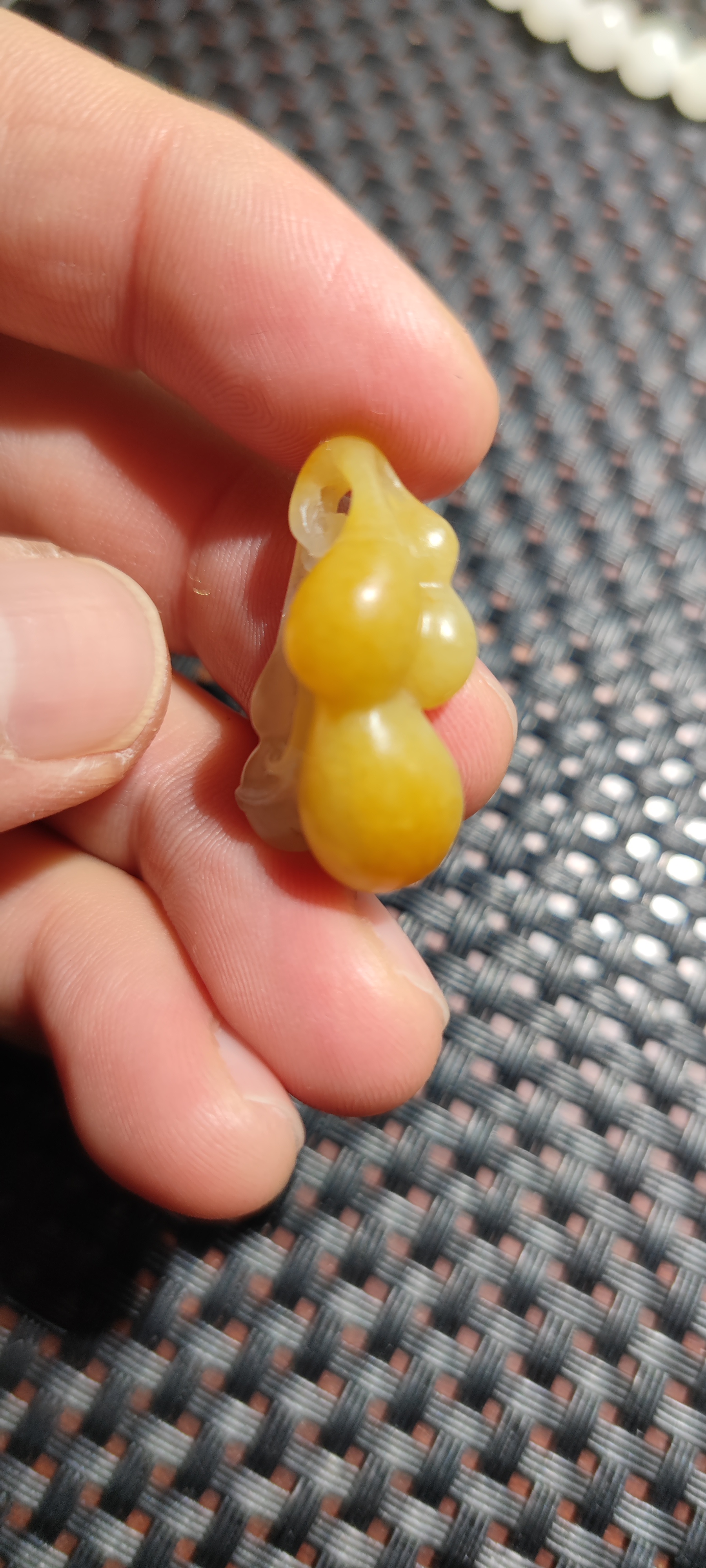 和田玉小挂件，沁料子，精美挂件，