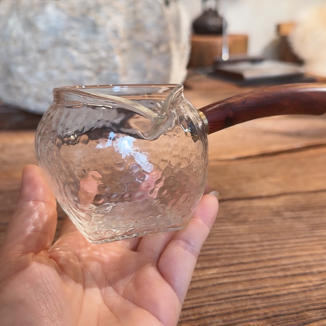 紫砂茶案侧把公道杯