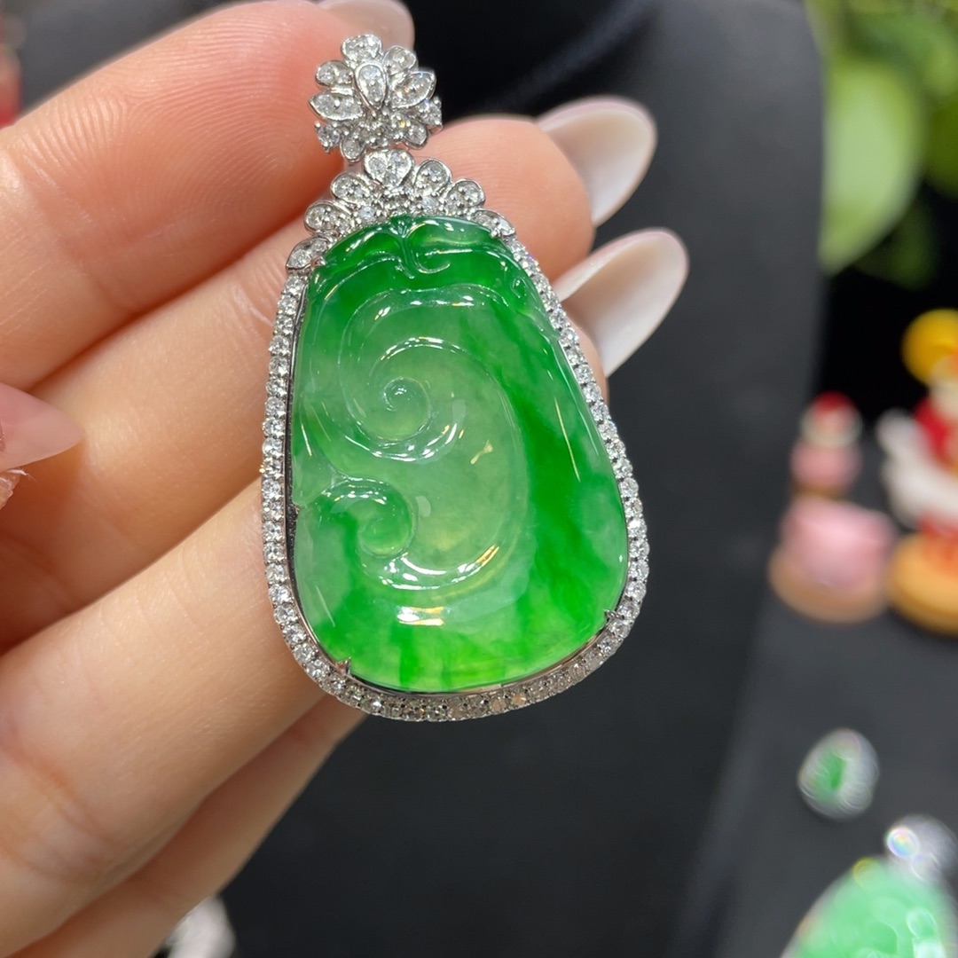 翡翠颈饰18K金镶嵌天然缅甸翡翠a货