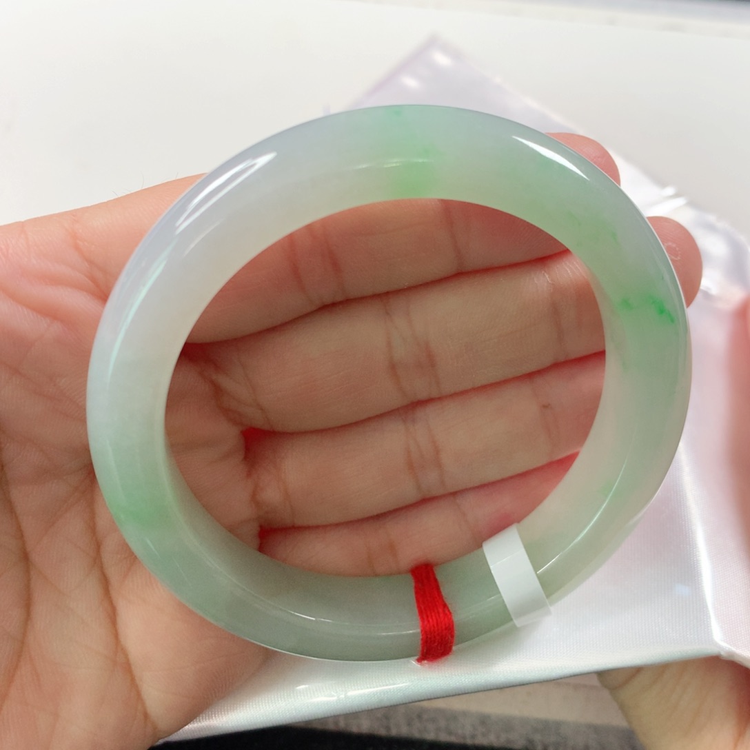 未镶嵌手镯翡翠 需包容裂纹240