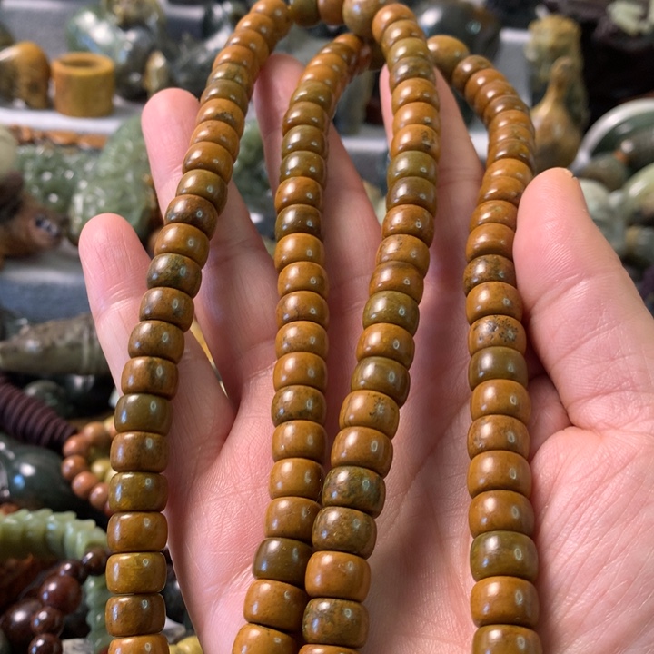 未镶嵌岫岩河磨玉（透闪石质玉）把件