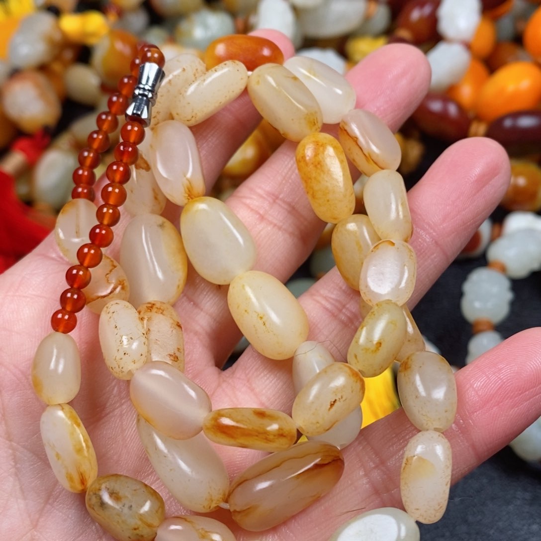 和田玉颈饰未镶嵌