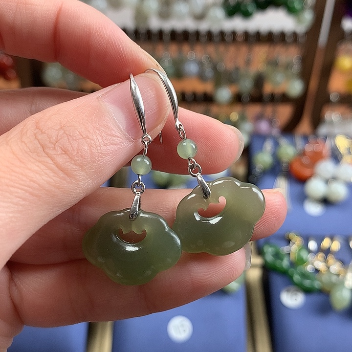 和田玉银S925镶嵌耳饰如意锁19.7左右湖水绿