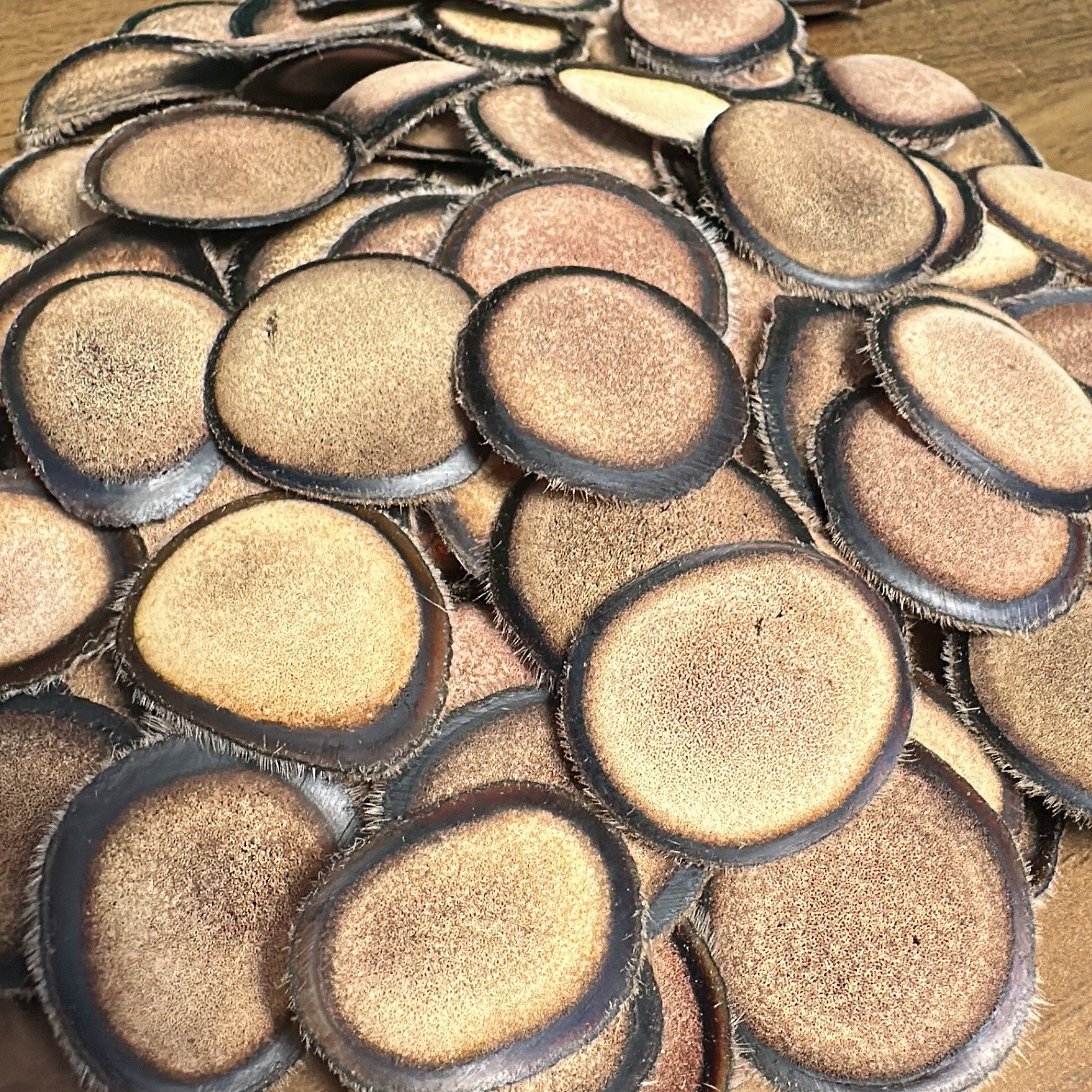 鹿之茸圈蜡片边上满满的蜡。精选好货。鹿茸