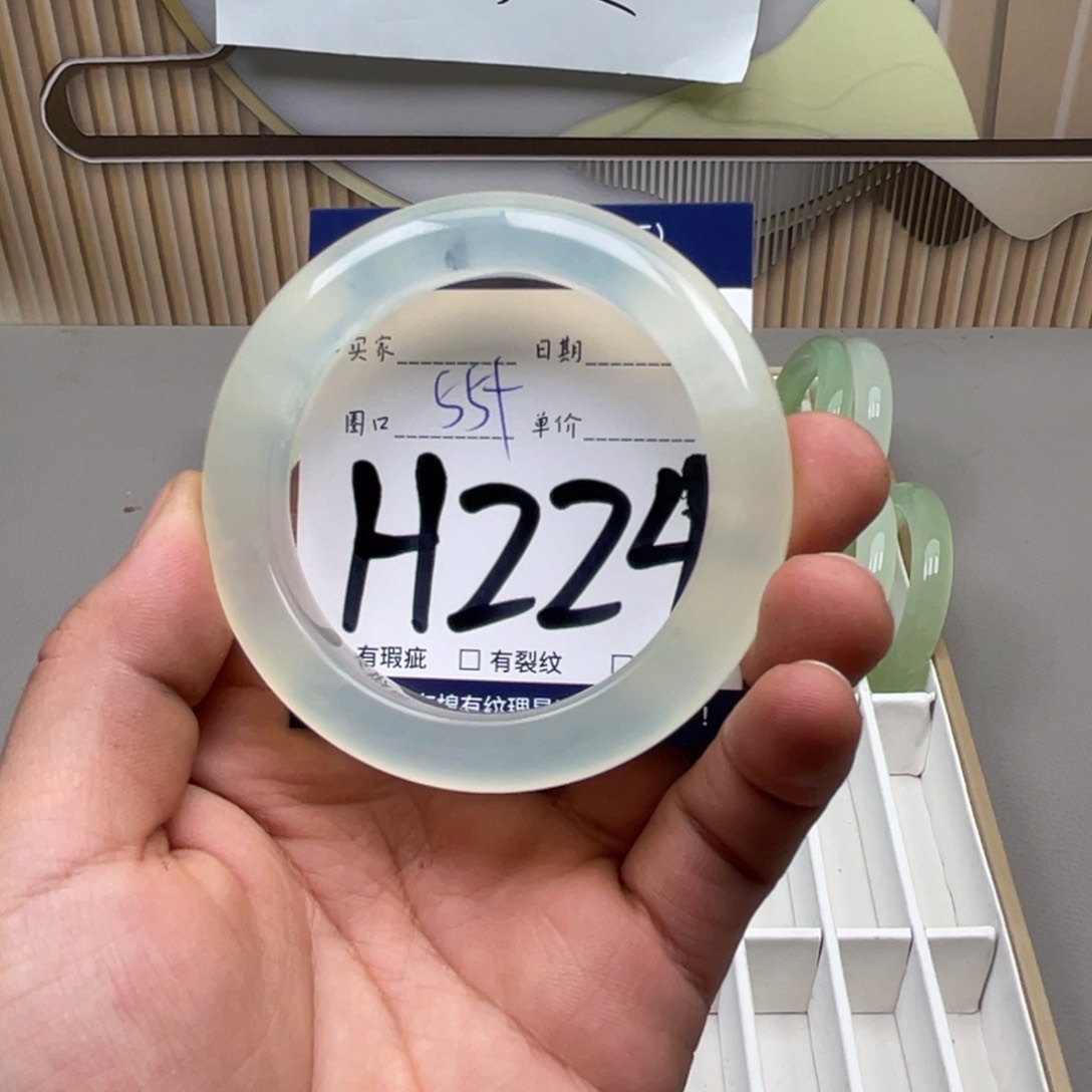 岫玉手镯手镯未镶嵌