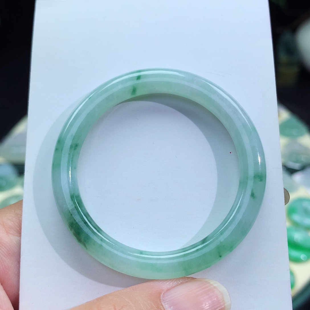 翡翠未镶嵌颈饰平安环