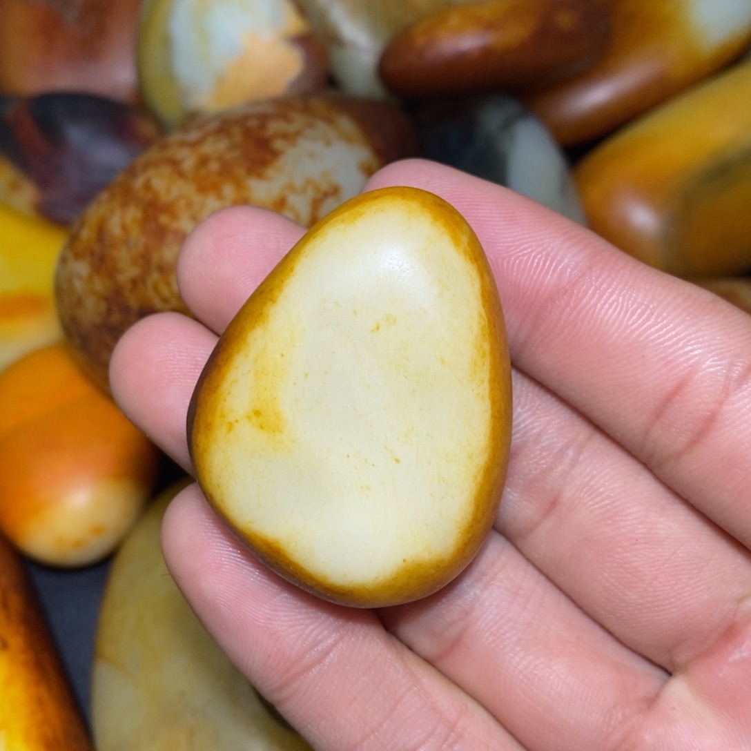 和田玉未镶嵌珠宝奇石