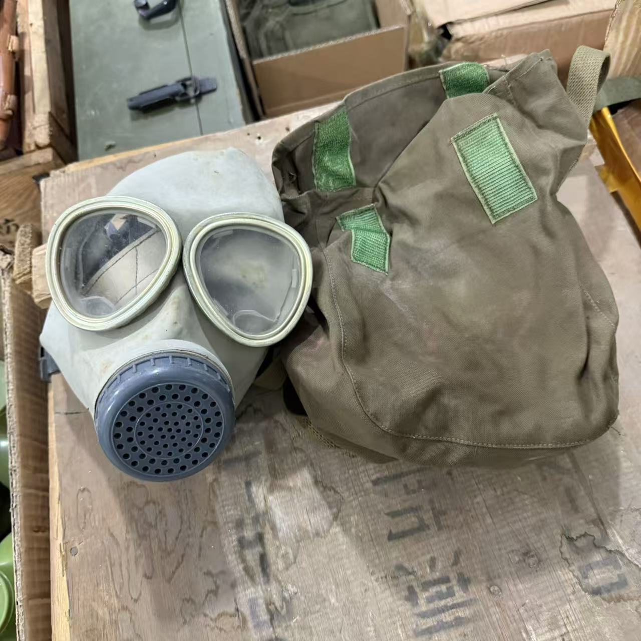 怀旧老货 65型防毒面具