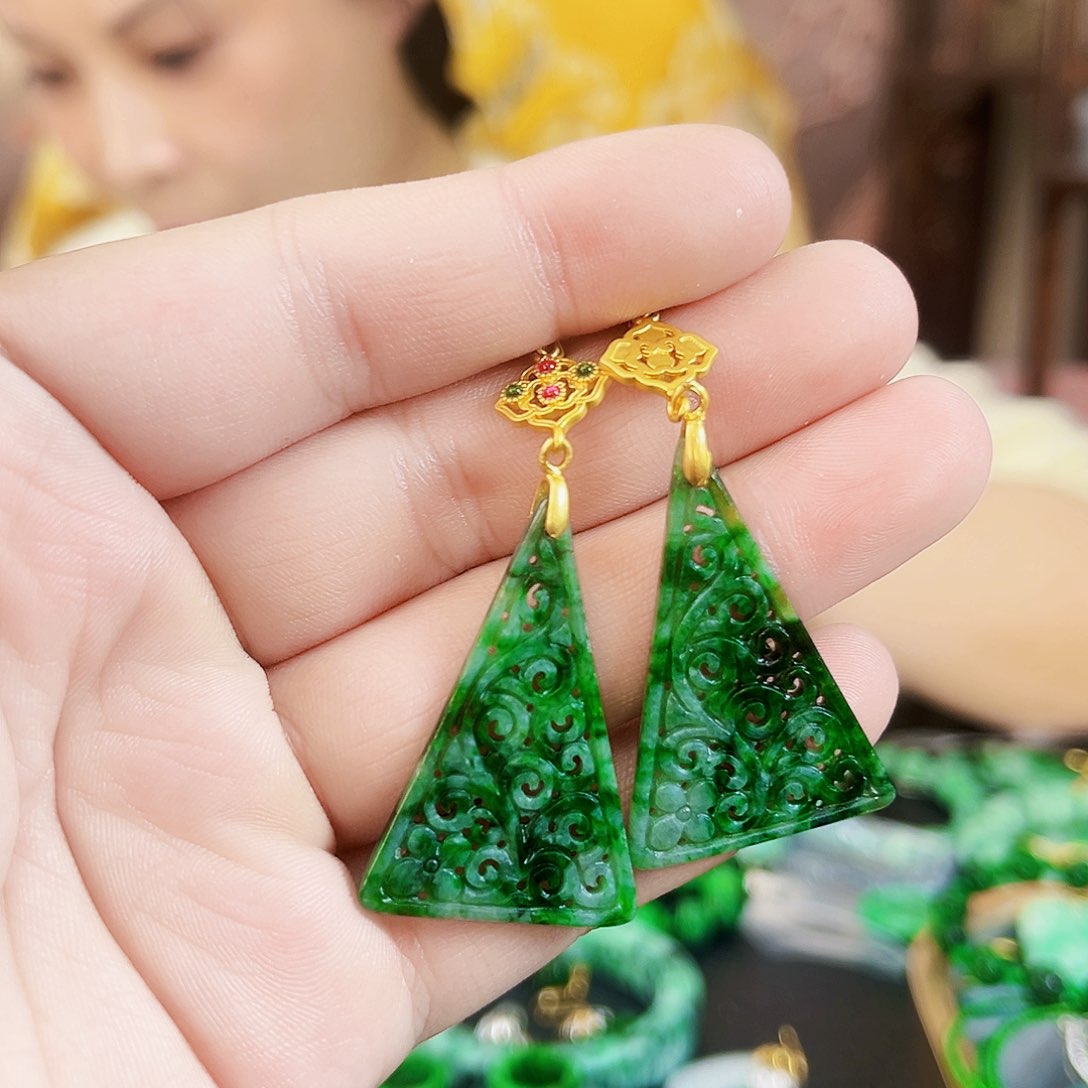 翡翠未镶嵌颈饰耳饰