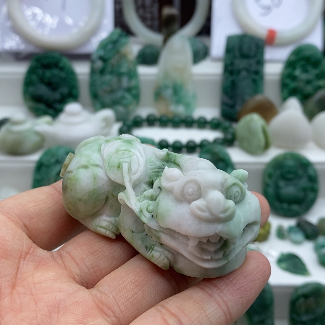 独山玉颈饰未镶嵌