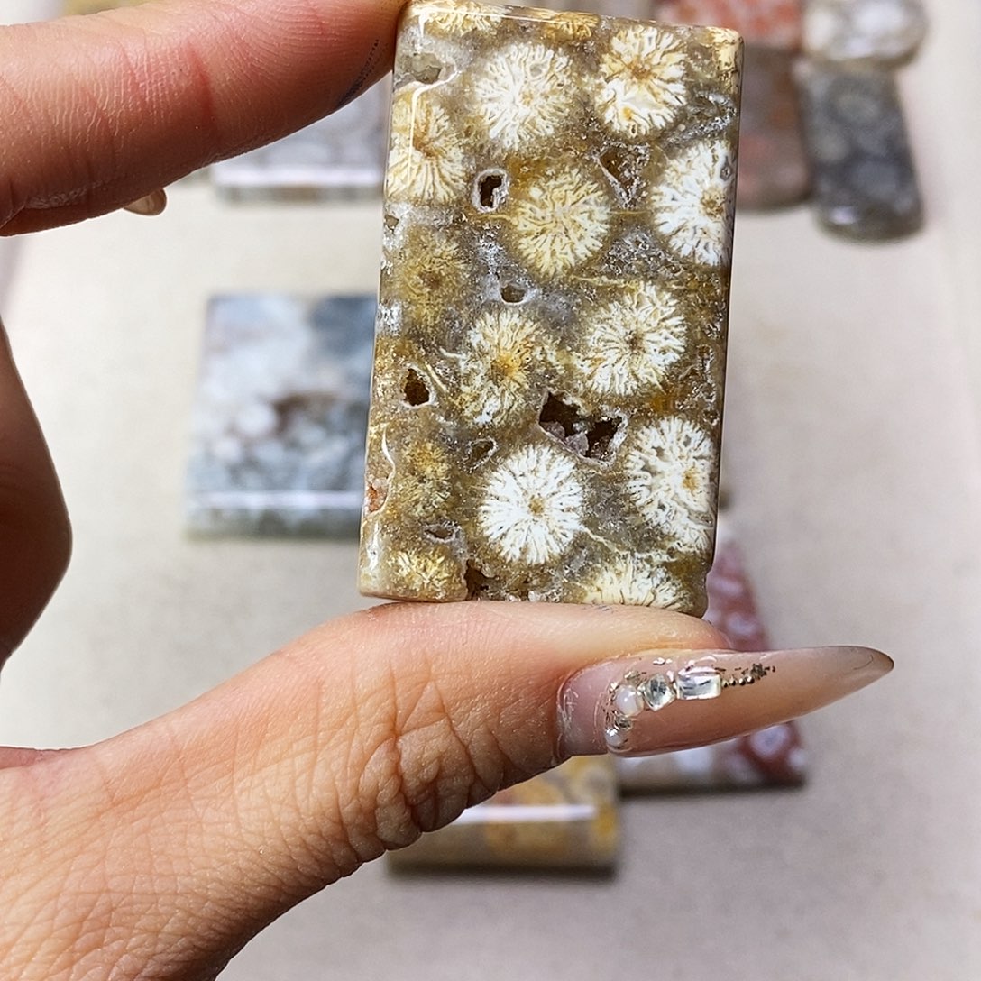 查罗石合金颈饰康**道