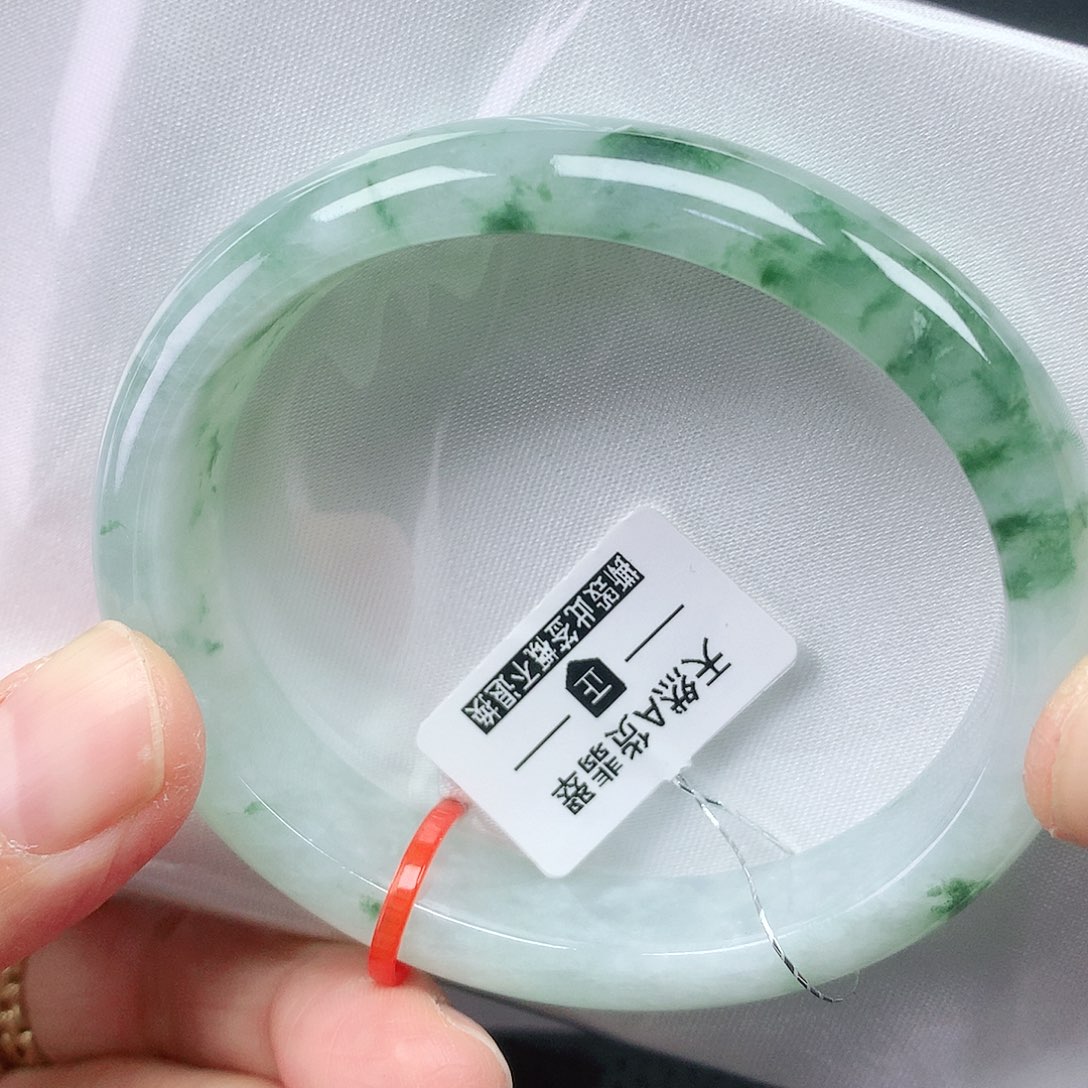 翡翠手镯未镶嵌54贵