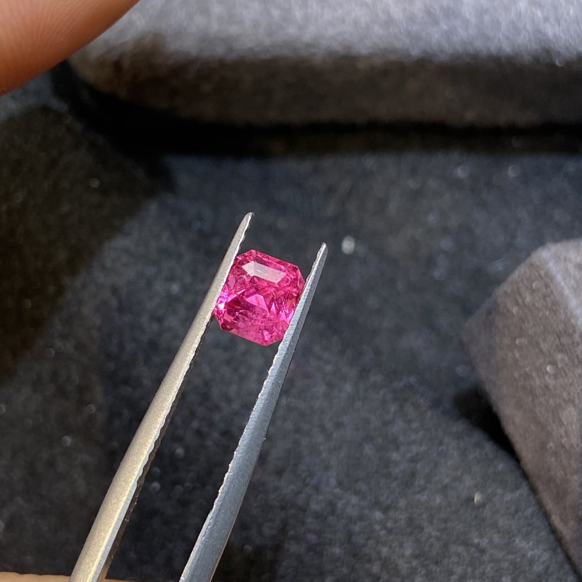 Royal Clive天然马亨盖尖晶石0.96克拉无烧JJ902吉尔德热粉色VB