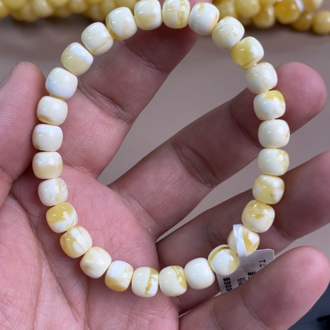 琥珀裸石未镶嵌0230000000