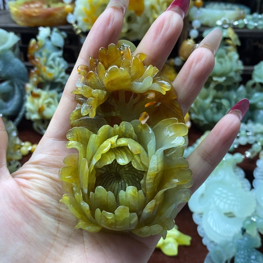 蛇纹石玉颈饰未镶嵌
