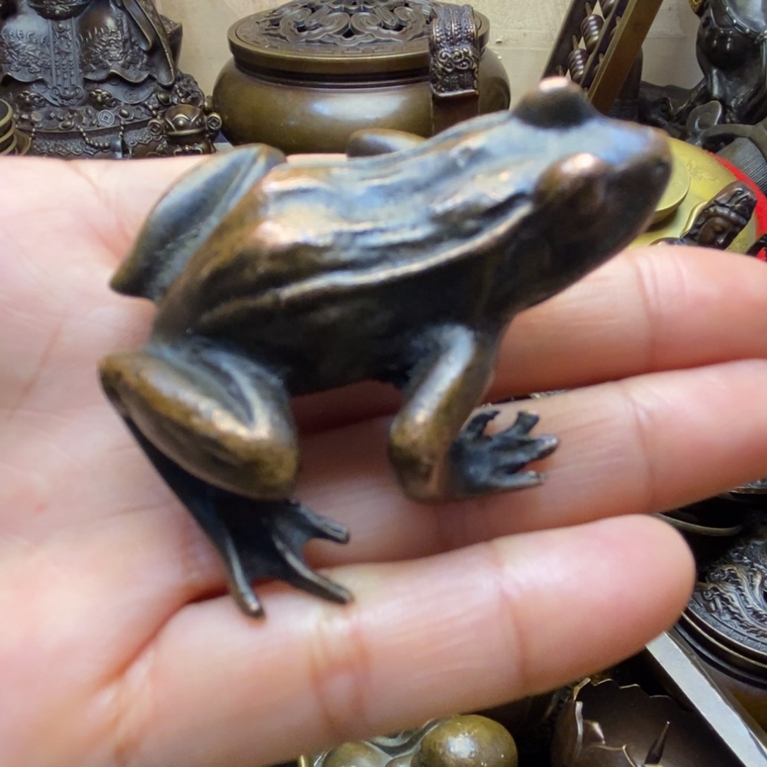 铜器摆件做工精良