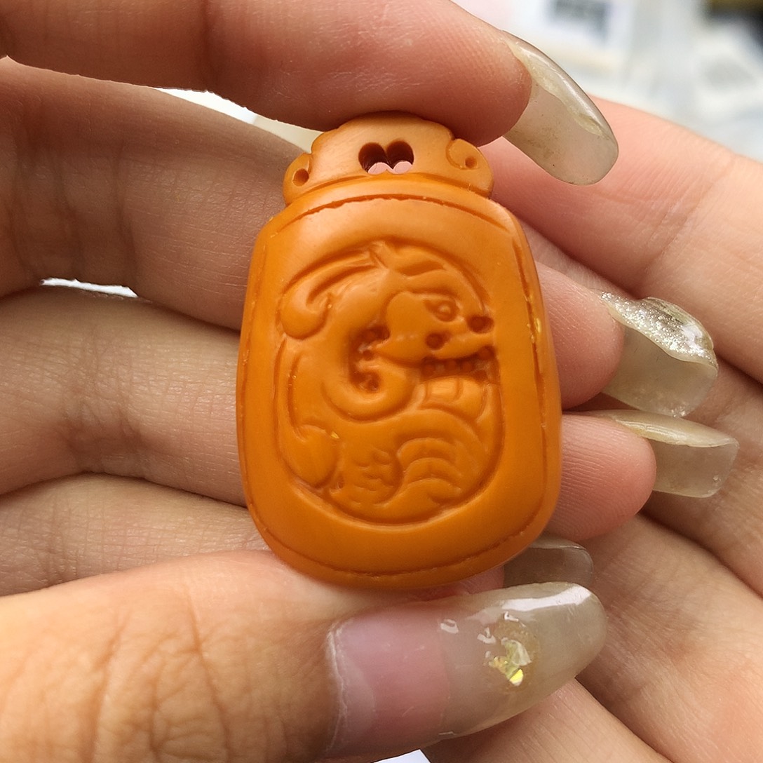 未镶嵌琥珀珠宝奇石