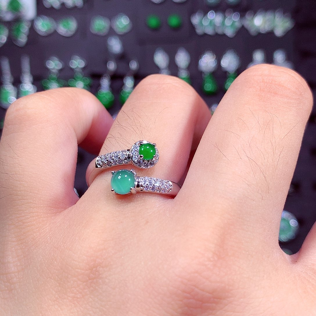 颈饰未镶嵌翡翠天然