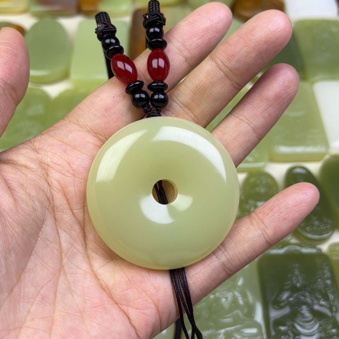 新疆昆仑山料平安扣