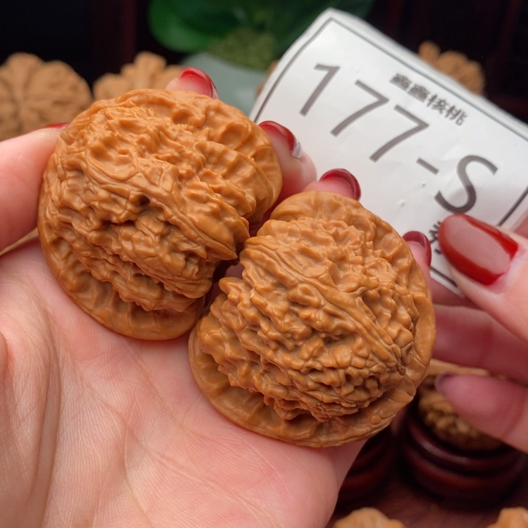 文玩核桃把件白狮44