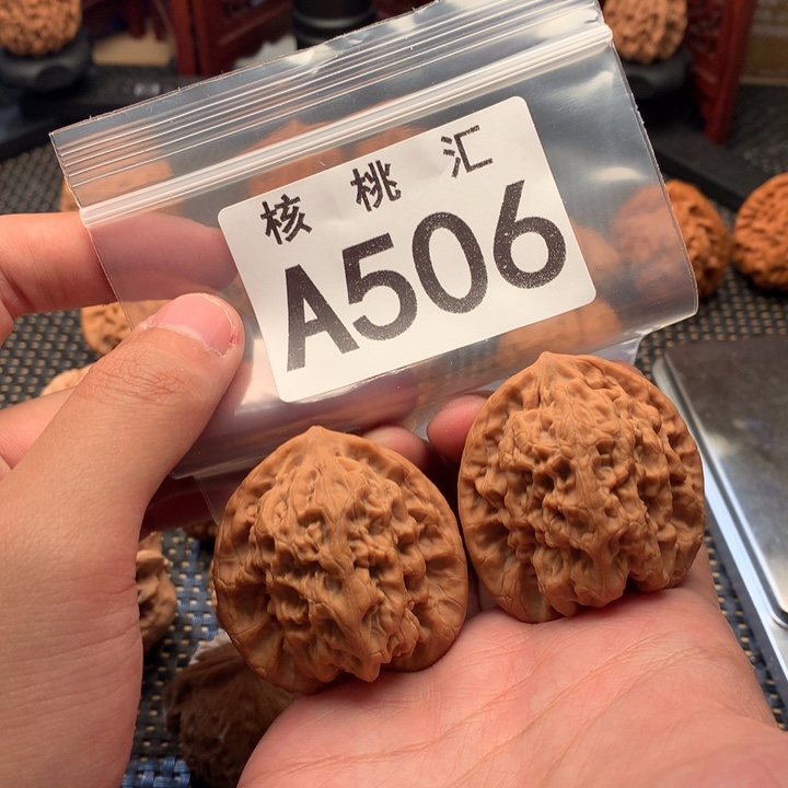 文玩核桃吊坠鸡心