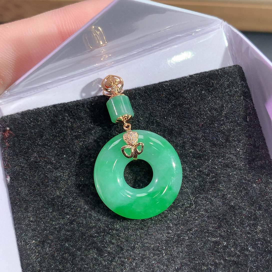 翡翠吊坠(赠链)18K金镶嵌