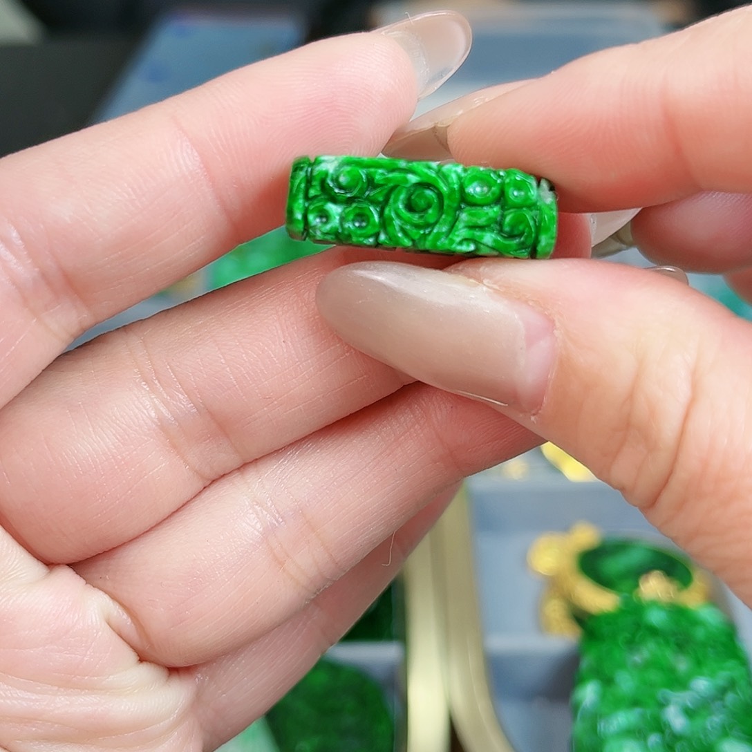 翡翠颈饰未镶嵌吊坠