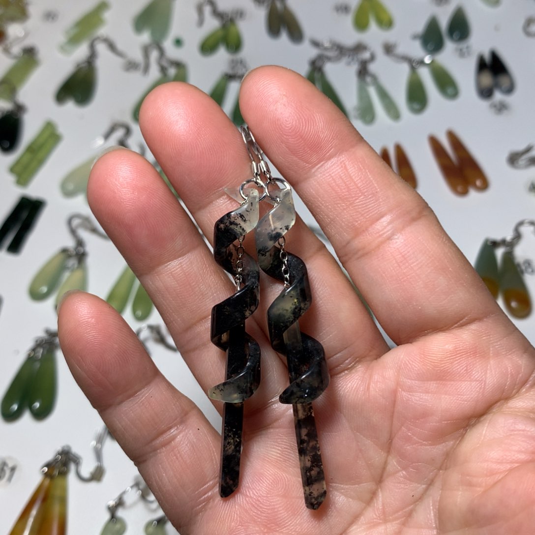 蛇纹石玉耳环未镶嵌