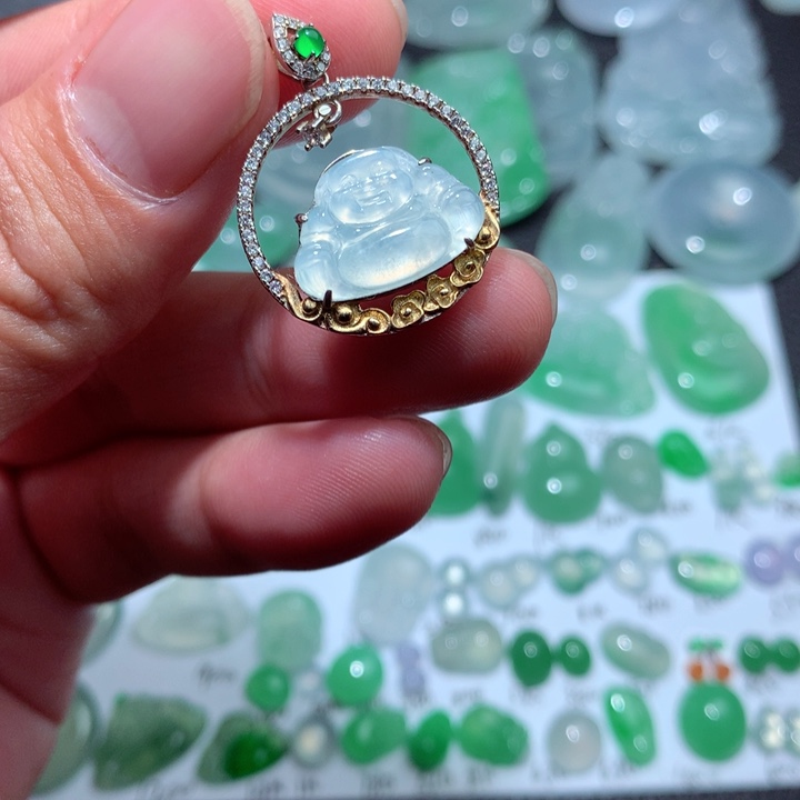 翡翠颈饰未镶嵌佛公