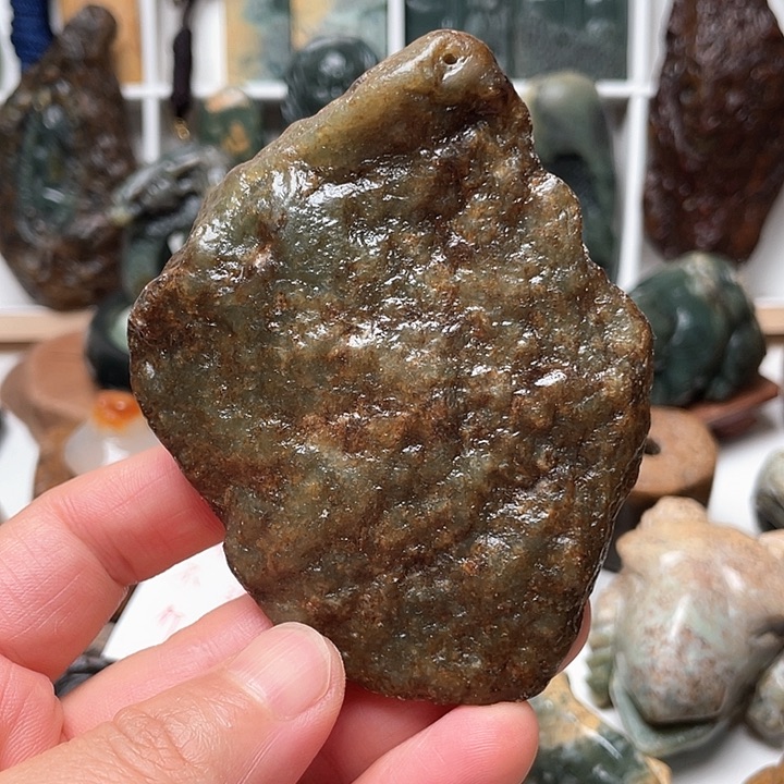 未镶嵌岫岩河磨玉（透闪石质玉）把件